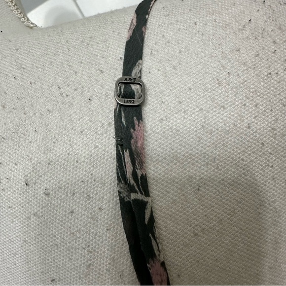 Abercrombie & Fitch Handkerchief Style Ruffle Tiered Top Large Dainty Feminine - Picture 3 of 8